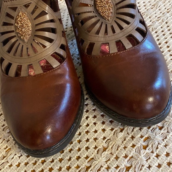 SOLD - Picture 4 of 8